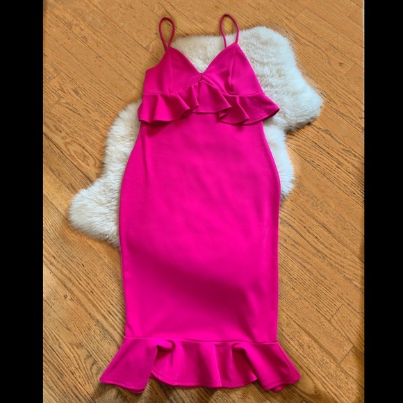 FUSCHIA BODYCON DRESS is too young for me. Still like new - Picture 3 of 3